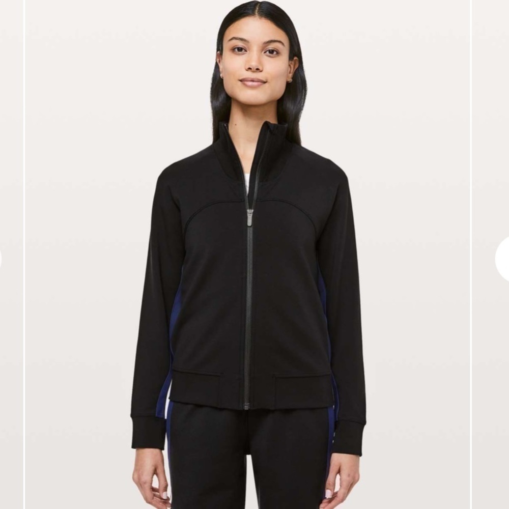 LULULEMON Cover Your Tracks Jacket
Black Size 6